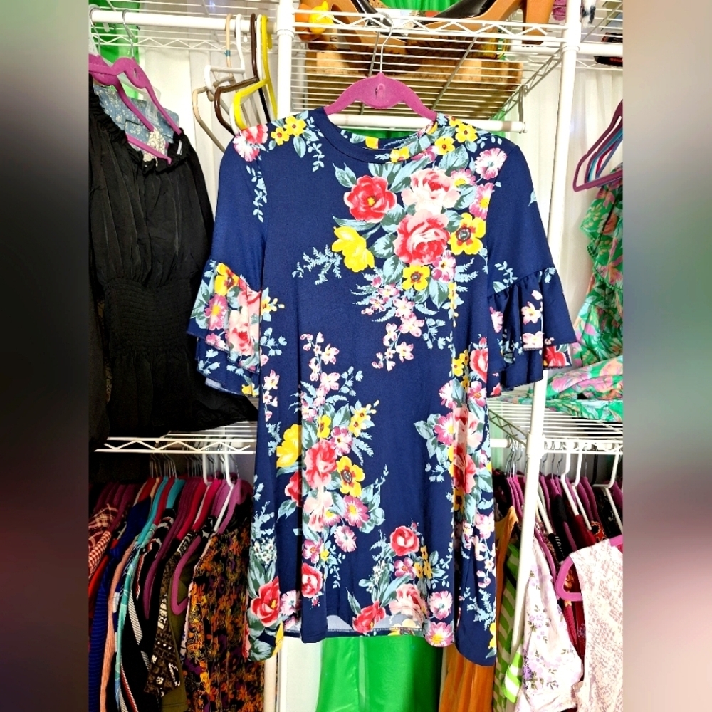 TRULY ME BLUE FLORAL TOP WITH RUFFLE SLEEVES SIZE XS